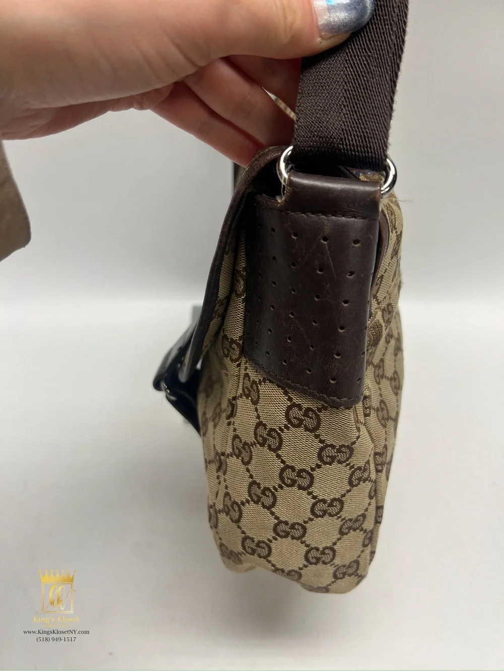 Gucci supreme messenger bag